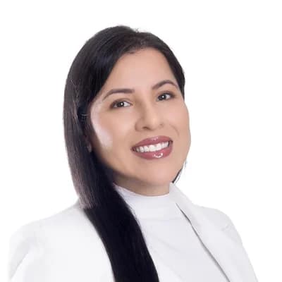 Talita Trindade sorrindo